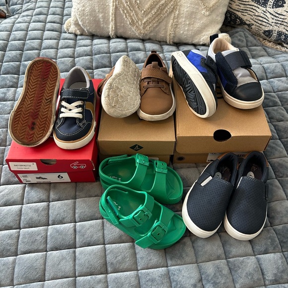 Lot of Toddler Boy Shoes sizes 5/6-6 and 7 UGG Sperry - Picture 1 of 14